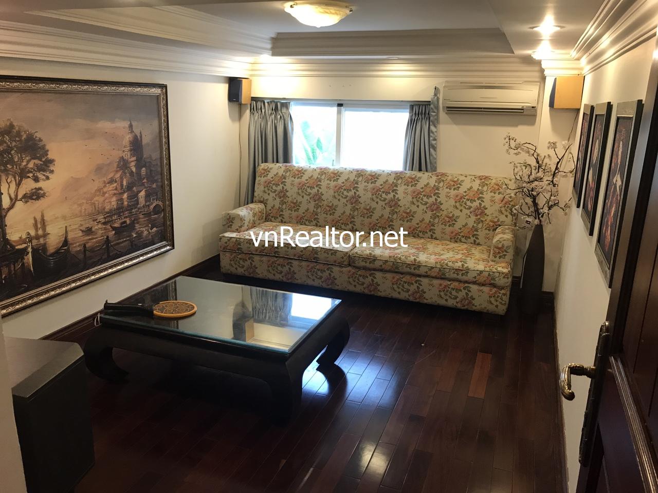 For rent villa with 5 bedrooms in Phu My Hung