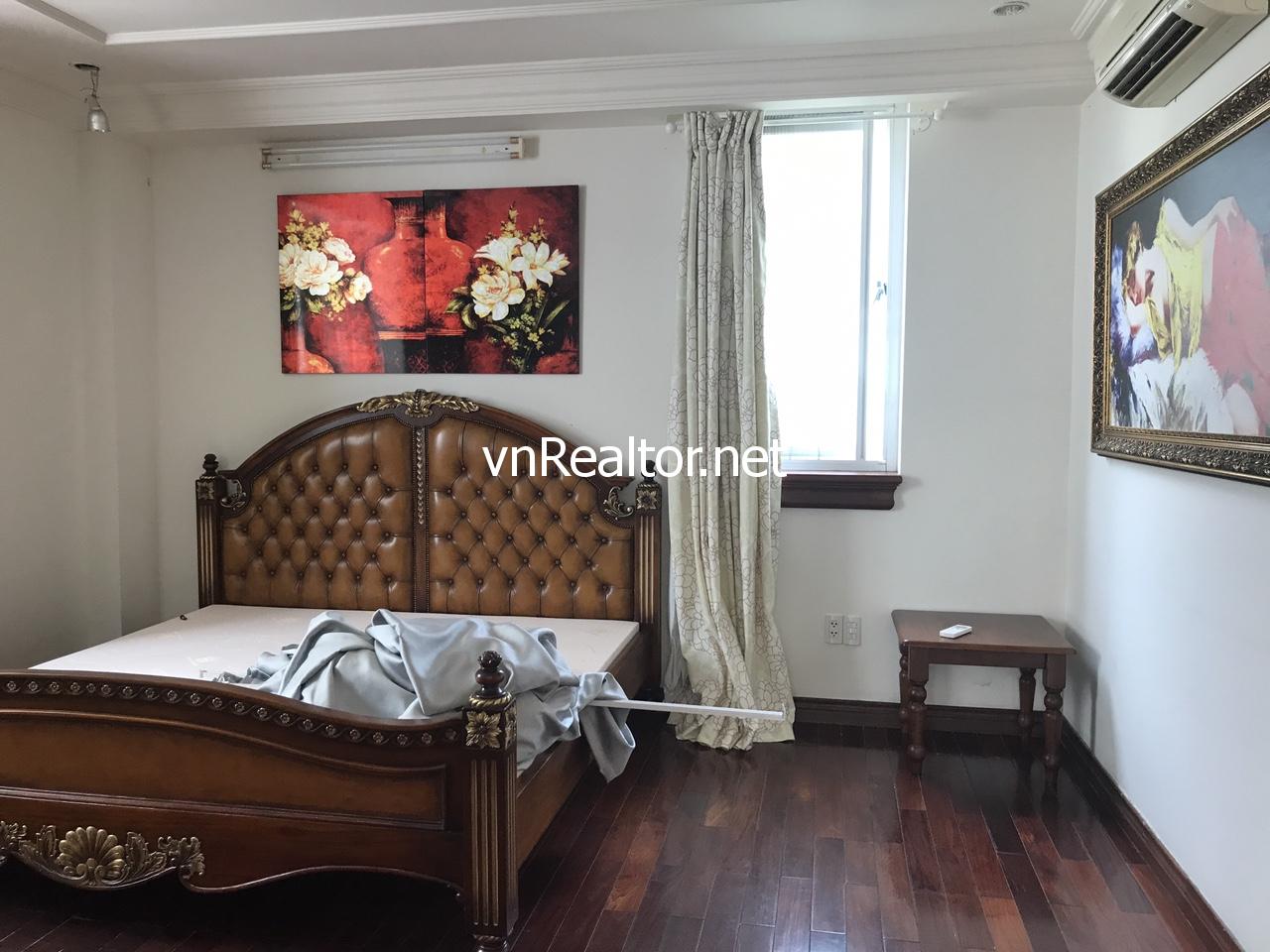 For rent villa with 5 bedrooms in Phu My Hung