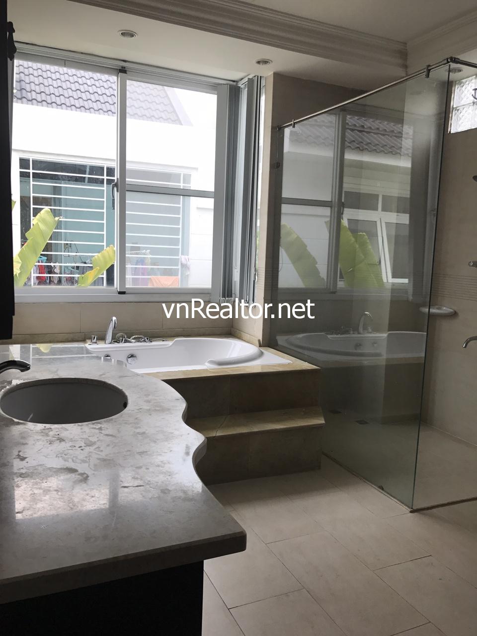 For rent villa with 5 bedrooms in Phu My Hung