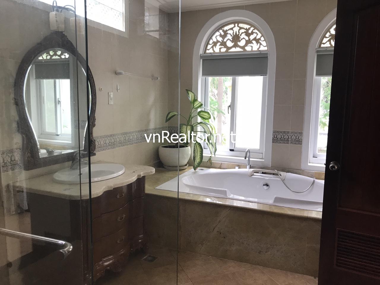 For rent villa with 5 bedrooms in Phu My Hung